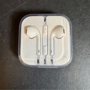 Apple Wired Earbuds  [Item 0296]
